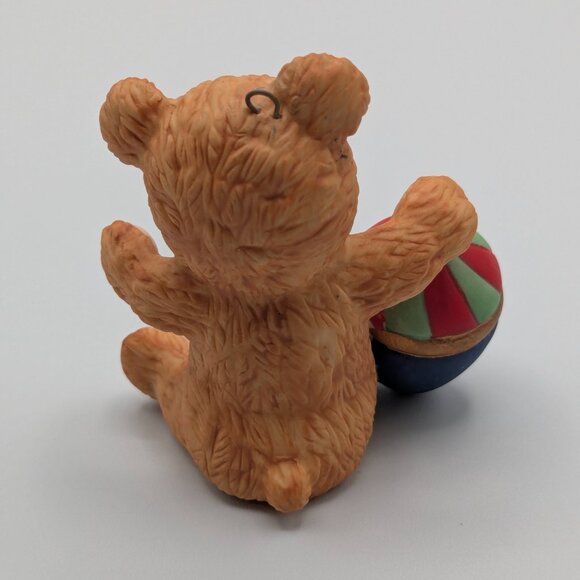 Hallmark Keepsake Cinnamon Bear 1983, 1st in Series, Vintage Porcelain Ornament - Picture 4 of 11